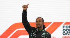 Hamilton zvíťazil v Katare a dotiahol sa na Verstappena