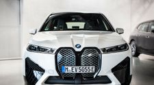 Nové SUV od BMW dokáže meniť farbu laku, stačí stisnúť tlačidlo