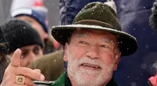 Schwarzeneggera zadržali pre hodinky na letisku, teraz ich vydražili