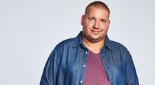 Má za sebou temné roky: Dostal sa do zlej partie, skončil na drogách