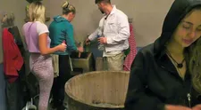 Neuveriteľné, čo ten chlapec chce?! Farmárky len nechápavo krútili hlavami