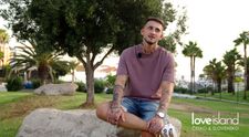 Vonku lásku nenašiel, ide na ostrov. Ivan sníva o anjelikovi s diablom v tele