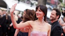 Dakota Johnson priletela do Karlových Varov. Nenápadnú hviezdu by ste prehliadli