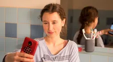 Viete, s kým si píšu vaše deti? Dokument V sieti odhaľuje šokujúcu pravdu