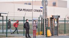 Trnavská automobilka ostáva stále zatvorená