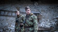 Z chlapca na motorke superhrdinom šumavského pohraničia. Začal sa natáčať nový VOYO Originál s názvom Kráľ Šumavy
