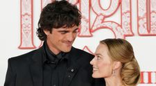 Margot Robbie vyrazila všetkým dych: Šaty, aké ste ešte nevideli a šperk za milióny