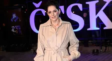 Klára Issová sexy ako nikdy predtým: Vyzliekla si kabát a všetkým spadla sánka