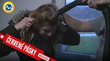 Počas nakrúcania sa takmer udusili perím: Mladej herečke čistili vlasy vysávačom!