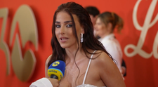Po obvineniach, že má problém s alkoholom nezostala ticho: Sandy posiela tvrdý odkaz