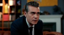 Volkan uverí, že jedinou prekážkou jeho šťastia po Asyinom boku je Derin