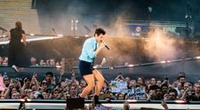 Harry Styles vydesil fanúšikov: Skolaboval priamo na pódiu