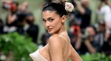 Kylie Jenner si obliekla vintage šaty z 90. rokov: Nosila ich aj táto sexy herečka