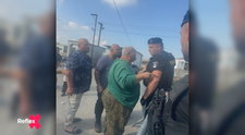 Bijú hasičov, policajtov aj zdravotníkov