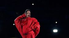Rihanna je znovu tehotná! Na Super Bowle ukázala bruško a odohrala megašou