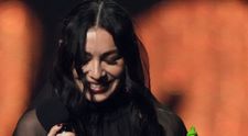BRITs 2025: Speváčka si odniesla najviac sošiek, no prišla takmer holá