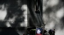 Z hrobu speváka zmizla busta. Po 37 rokoch ju našli