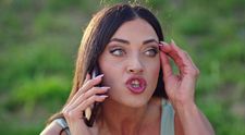 Melek sústavne hucká Furkana, aby zabránil Muratovi a Nazlı byť osamote