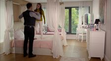 Bülentova žiadosť o ruku zaúčinkuje ako odistený granát
