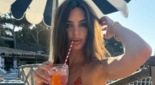 Modelka Emily Ratajkowski rozbúrila internet: Plavky dala bokom