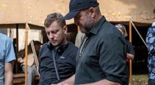 Prituhuje, padá železná opona a Kráľovi Šumavy ide o všetko. Natáča sa pokračovanie dobrodružnej série pod značkou Voyo Originál