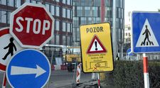 Pozor! Vodičov v Bratislave čakajú oddnes dopravné obmedzenia