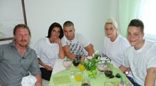 Adam v problémoch: S Luciou a Nikolou pri jednom stole!