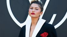 Celebrity vymenili nohavice za riskantný strih sukne: Odvážili by ste sa aj vy?