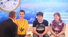 Život ako v psinci: Génius Daniel sa učí v zime a pri sviečkach!