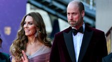 Princezná Kate všetkým vyrazila dych: Na červený koberec si obliekla špeciálne šaty