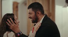 Vzácne chvíle šťastia zmiernia smútok, vymazať minulosť však nedokážu