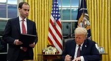 Prvé Trumpove rozhodnutia: Nariadil odstúpenie USA od klimatickej dohody či vystúpenie z WHO