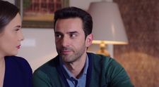 Murat a Nazlı spolu neplánovane strávia večer. A začína to medzi nimi iskriť...