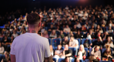 Ruža pre nevestu spôsobila ďalšie šialenstvo: Nájdite sa na premiére v Žiline
