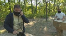 Zručná partia zo Slovenska prerobila staré telefóny na mobily. Pozrite sa, ako fungujú