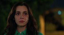 Leyla neverí, že sa ešte niekedy vráti do sídla. A predsa sa to stane