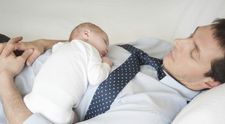 Chýbajú jasné pravidlá: Kým jednému otcovi materskú pridelia, druhému ju zamietnu
