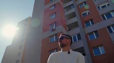 Po 19 rokoch sa vrátil tam, kde vyrastal: Róbert Mak ukázal, kam chodili tajne fajčiť