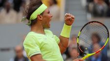 Nadal si poľahky poradil s Federerom a postúpil do finále, súboj Djokovič - Thiem prerušil dážď