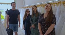 To tu ešte nebolo. Manžel pobavil detailným popisom šiat, takto má jeho nevesta vyzerať