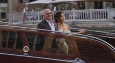 Miliardár Jeff Bezos a jeho snúbenica si povedia svoje áno. Na svadbu snov sa minú milióny
