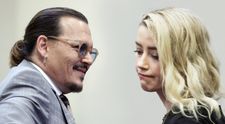 Vyhlásenie rozsudku v prípade Johnny Depp vs Amber Heard poznačil kuriózny moment