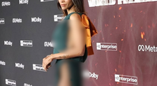 Zradný rozparok. Herečka na premiére filmu Avatar ukázala viac, ako chcela