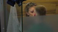 Tarik a Katrin sa odviazali v sprche: Mal čo robiť, aby sa udržal