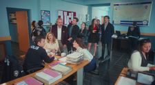 Raz za čas niekto z Elibolovcov skončí na polícii. Ale všetci? To je novinka!
