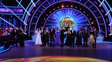 Fenomenálna šou Let's Dance v nedeľu suverénne zvíťazila, medzi politickými diskusiami kraľovalo aj napriek vládnemu bojkotu Na telo