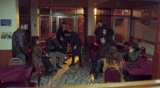 Ani nie 24 hodín pred svadbou sa všetci sprisahanci stretnú na bojovej porade