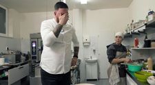 Šéfkuchárovi z Na nože praskli nervy: Takto rozčúleného sme ho už dávno nevideli