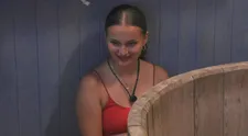 Čo sa stalo v noci? Laura sa pri otázkach farmárok červenala