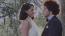 Selena Gomez a Benny Blanco sa zosobášili: Pozrite na tie šaty ako z rozprávky